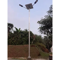 Tiang Lampu Tenaga Surya 7 meter Okta Doubel Arm lengkap bracket panel
