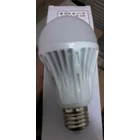 Sunwatt DC 7 watt LED light bulb 2