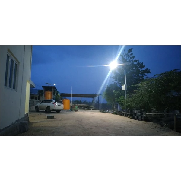 Lampu Jalan PJU Tenaga Surya 30 watt Single Arm